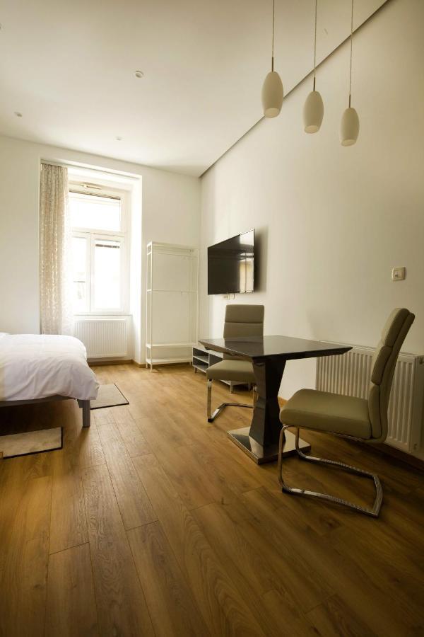 Apartment Metropolis *