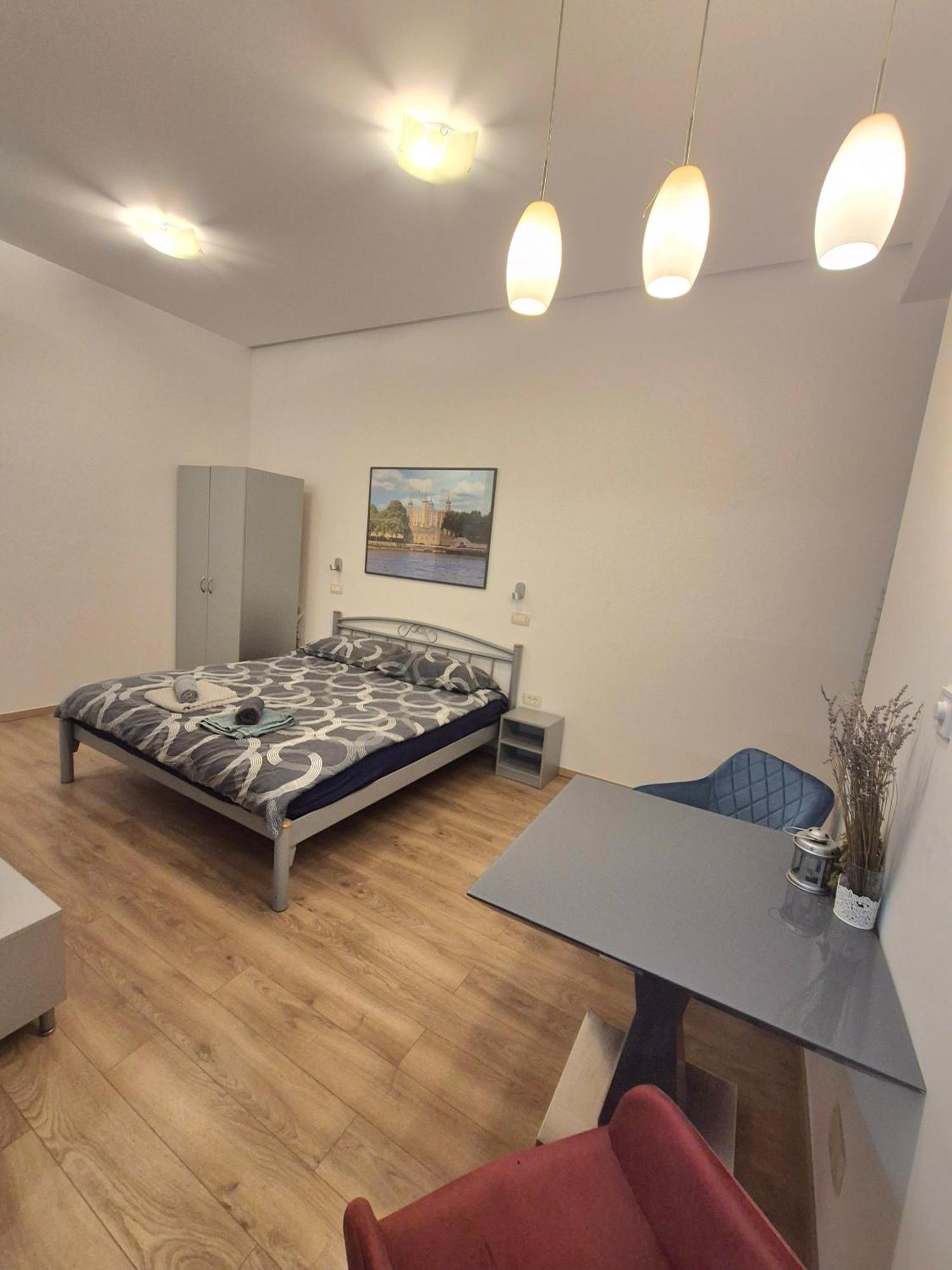 Metropolis Apartment