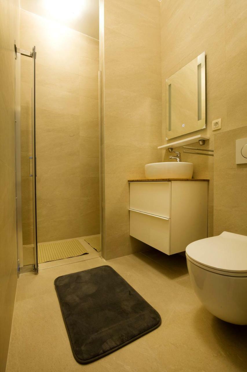 Metropolis Apartment *